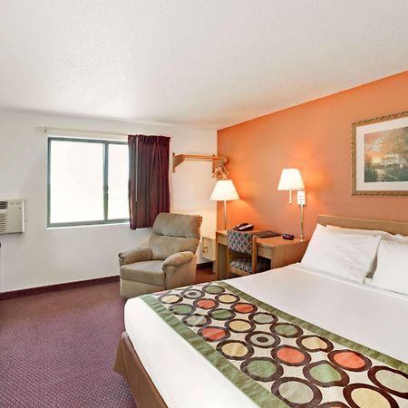 Super 8 By Wyndham Aberdeen East Екстериор снимка
