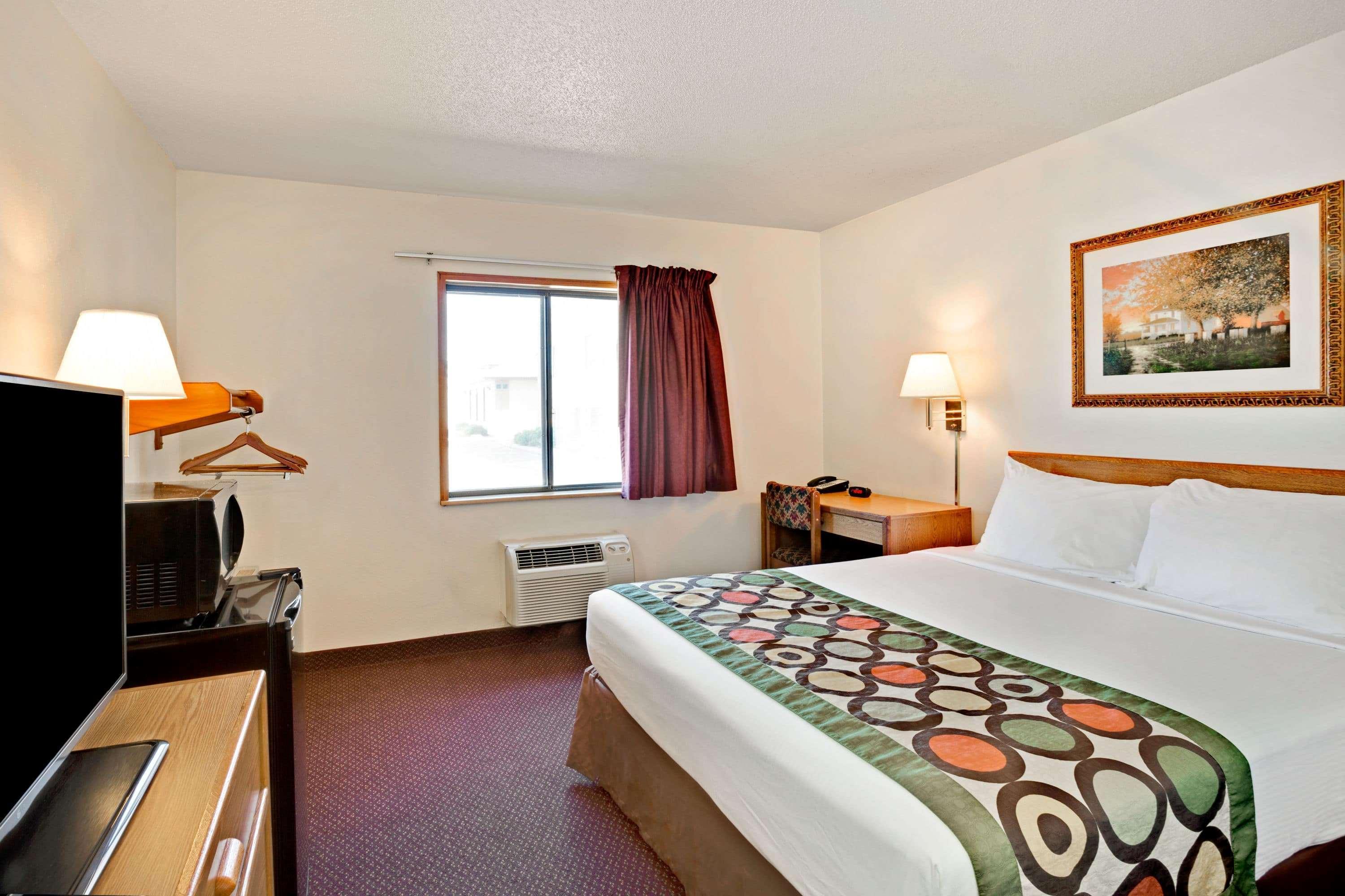 Super 8 By Wyndham Aberdeen East Екстериор снимка