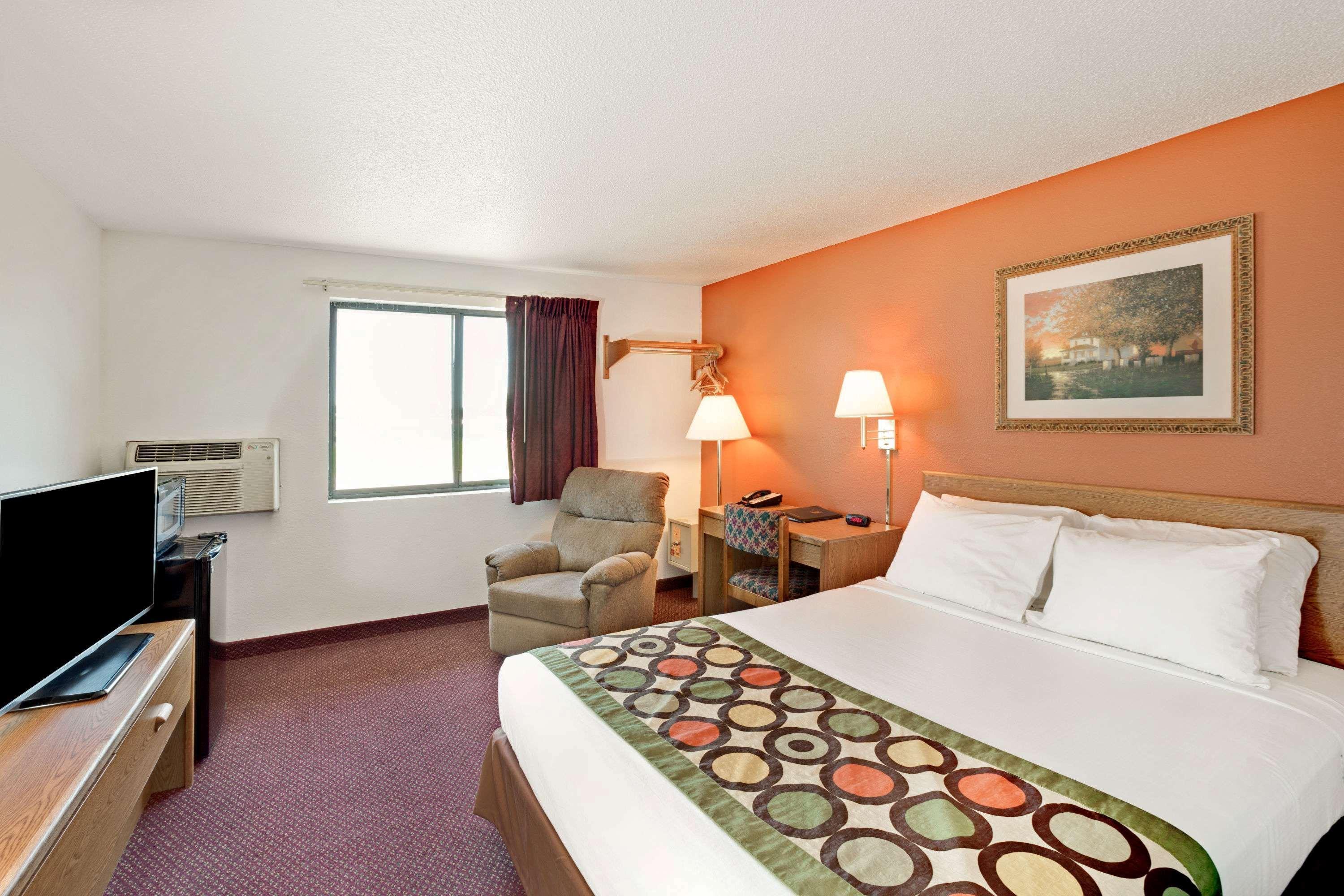 Super 8 By Wyndham Aberdeen East Екстериор снимка