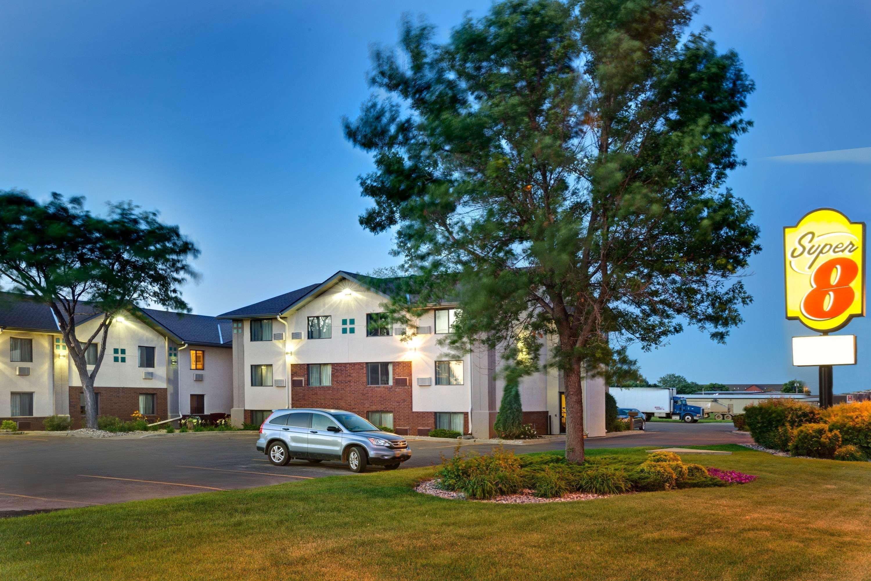 Super 8 By Wyndham Aberdeen East Екстериор снимка