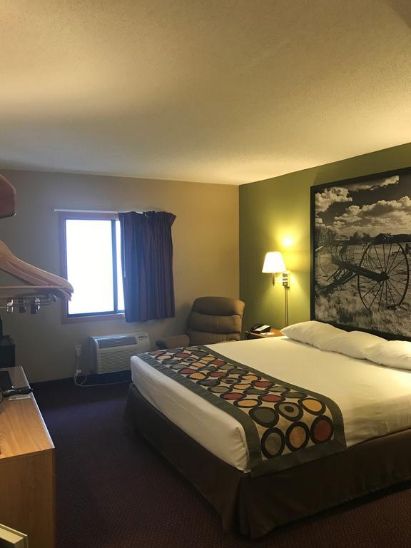 Super 8 By Wyndham Aberdeen East Екстериор снимка