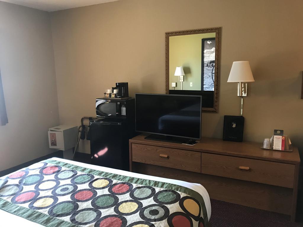 Super 8 By Wyndham Aberdeen East Екстериор снимка