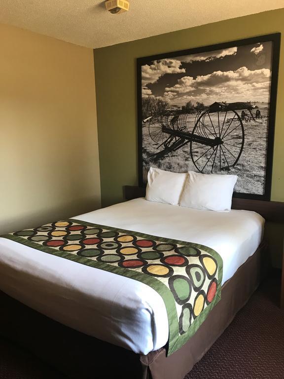 Super 8 By Wyndham Aberdeen East Екстериор снимка