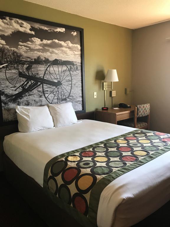 Super 8 By Wyndham Aberdeen East Екстериор снимка